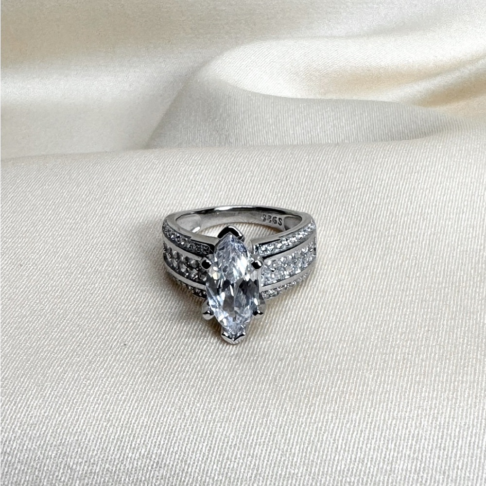 Sz 5-7 Sterling silver Elegant Silver Marquise Cut Ring new never worn